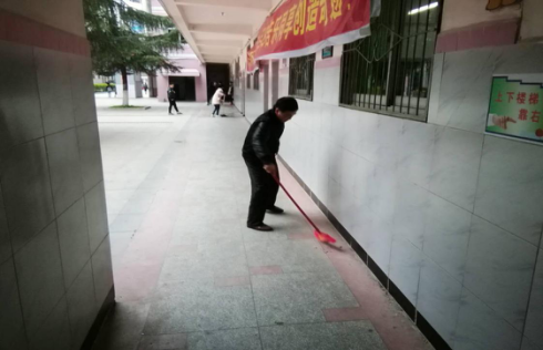 南昌現代外國語學校開展校園環境衛生綜合整治活動318.png