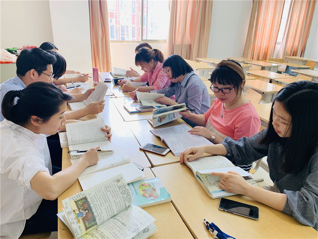 E:\雜項(xiàng)\稿費(fèi)\2019\4月份修改后的\象湖小學(xué)部語(yǔ)文老師集體備課\小學(xué)部集體備課照片2019.4.9\微信圖片_20190409194653.jpg E:\雜項(xiàng)\稿費(fèi)\2019\4月份修改后的\象湖小學(xué)部語(yǔ)文老師集體備課\小學(xué)部集體備課照片2019.4.9\微信圖片_20190409194653.jpg