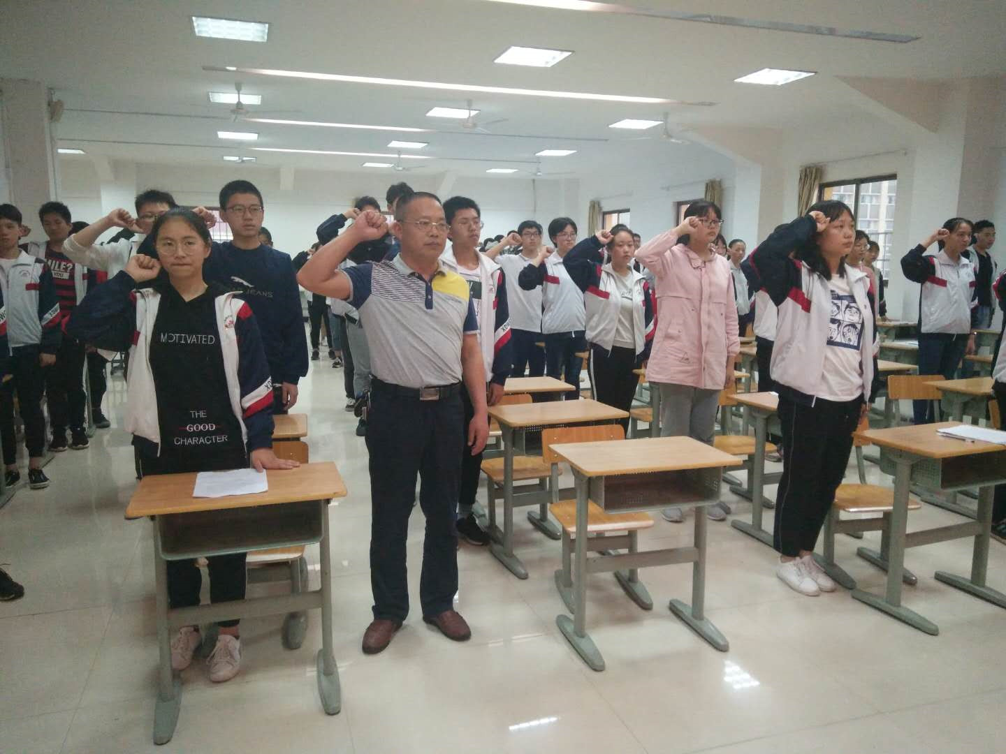 E:\雜項\稿費\2019\4月份修改后的\象湖學(xué)校入團報道\入團儀式報道照片4.23\f70b1b420593670acd0d407bb2f3d0a.jpg E:\雜項\稿費\2019\4月份修改后的\象湖學(xué)校入團報道\入團儀式報道照片4.23\f70b1b420593670acd0d407bb2f3d0a.jpg
